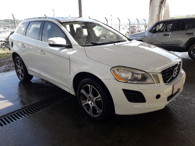 VOLVO XC60 20 T5 DYNA 20112012